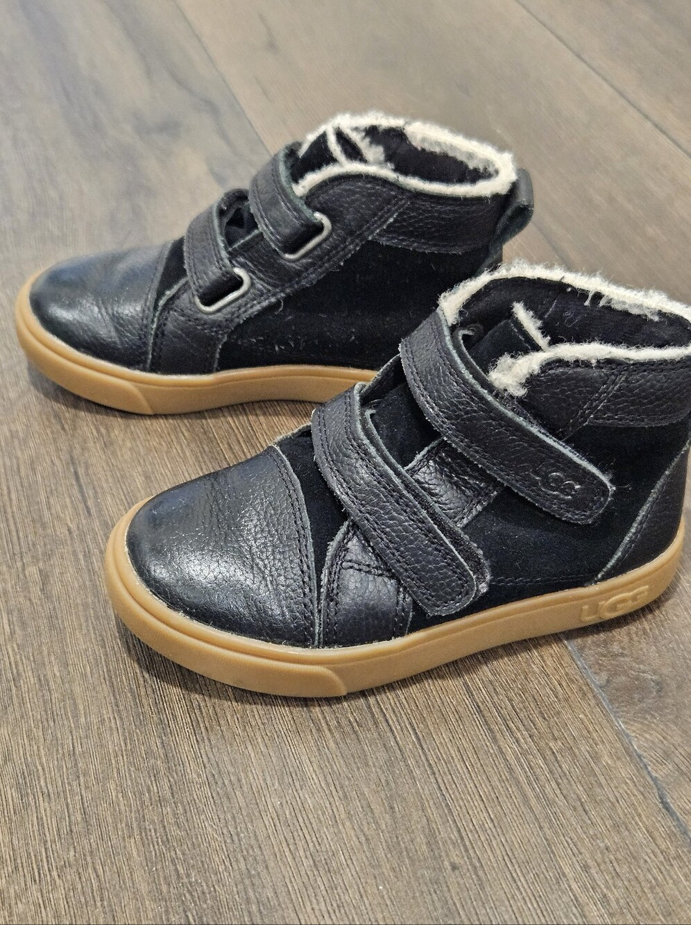 UGG Toddler Black High Top Sneakers Shearling Lined Size 9